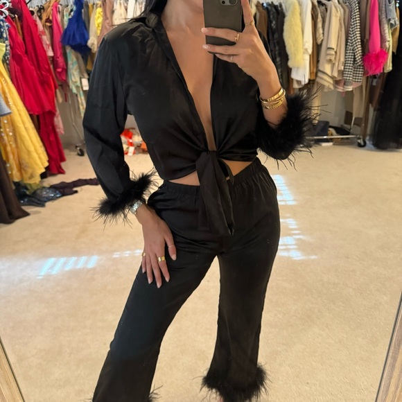 Two piece feather set - Picture 3 of 11